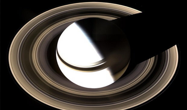 Кольца Сатурна начали разрушаться